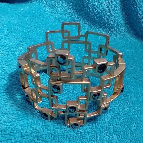 Geometric Goldtone and Black Crystal Magnetic Clasp Spring Bracelet Vintage - Picture 4 of 9